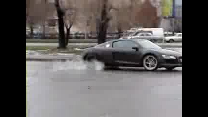 Audi R8 Върти Яко Гуми