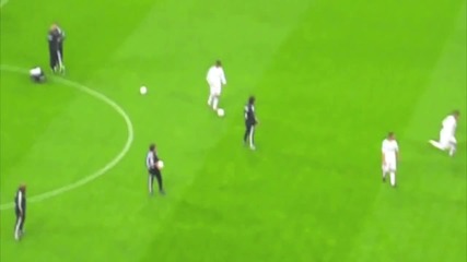 Кристиано Роналдо загрява преди мача с Байерн 