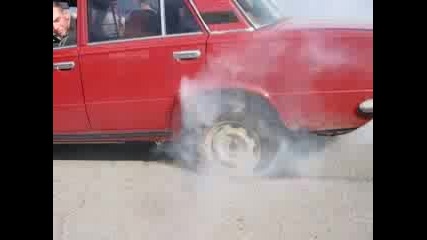 Lada Пали Гуми На Летище Тенево.flv