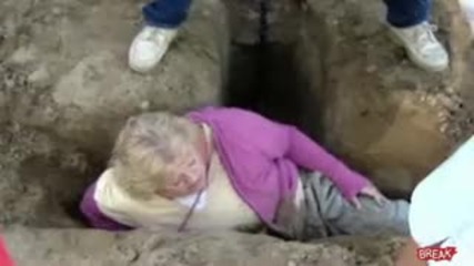 Hilarious - Woman Stuck in Trench 