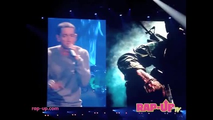 Eminem и Rihanna Perform свирят на живо във Los Angeles 