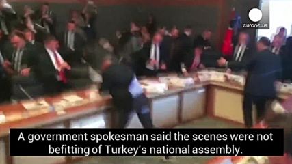Жестоко меле в Турсия парламент.