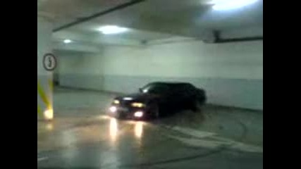 Bmw drift в подземния паркинг на Мол - а 