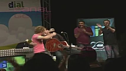 David Bisbal Ave Maria, Waving Flag, Sin Mirar Atras en directo para Cadena Dial Atrevete