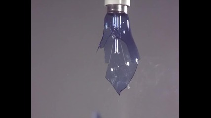 Чупене на крушка (slow Motion)