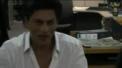 Srk and Don 2 stars in an informal chat with tabliod at the Gulf News newsroom.