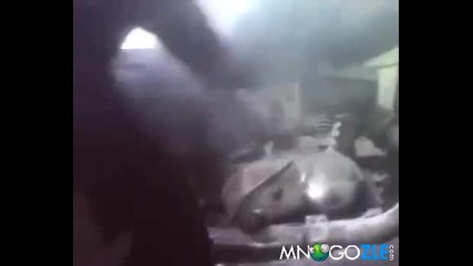 Руснак подпалва мотора си