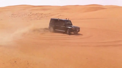 Mercedes G55 се върти в пустинята