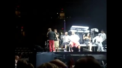 Justin Bieber танцува Dougie / Jerk Dance!