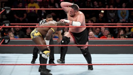Apollo Crews vs. Samoa Joe: Raw, Oct. 30, 2017