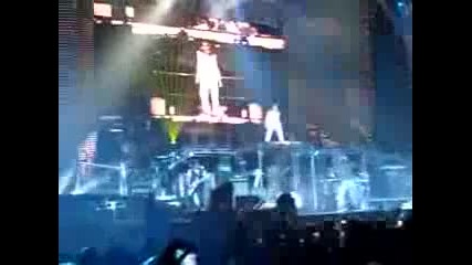 Супер изпълнение! Justin Bieber - Love me! (11.3.2011, Liverpool, Uk) 