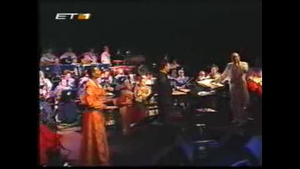 George Dalaras Jocelyn B. Smith - O Kaimos live 2001.avi