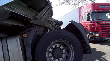Тир се обърна на Е-79 край Дупница, има разлив на гориво