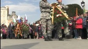 Стотици русенци поднесоха цветя на Паметника на свободата