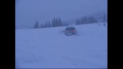 Jeep has Fun in deep Snow