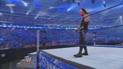 Undertaker си удря много лошо главата на Wrestlemania 25