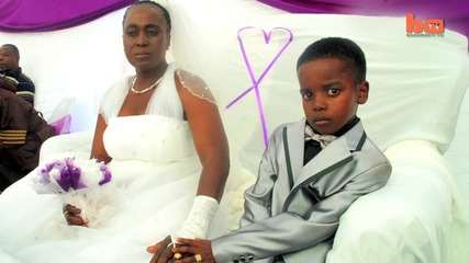 8 годишно момче се ожени за 61 годишна жена