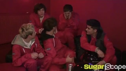 One Direction говорят за Mario Kart 7 и хвърляне на банани пред Sugarscape