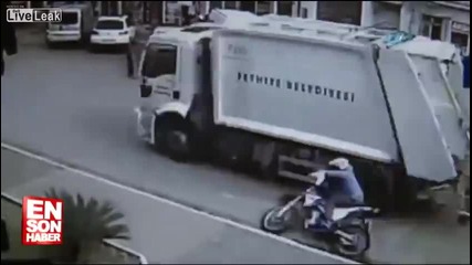 Ужасен инцидент с моторист и Камион