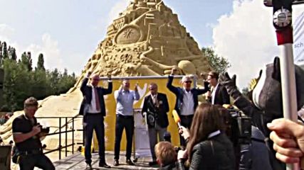 Построиха най-високия пясъчен замък в света