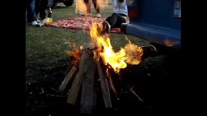 Така се пали огън, ако нямаш запалка или кибрит