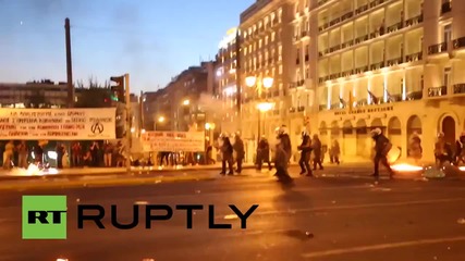 Greece: Police pelted with MOLOTOV COCKTAILS as parliament votes on debt deal