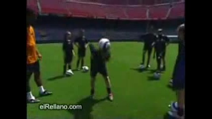 Ronaldinho Vs Mini Ronaldinho F.c Barcelona