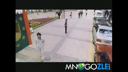 Така се паркирват коли в Китай !! 