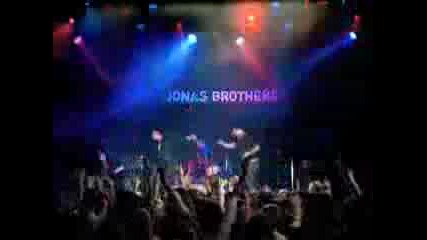 Jonas Brothers - Baby Bottle Pop Commercial 2