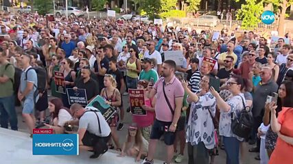 Около 2000 души се събраха на протест във Варна в защита на задържания кмет