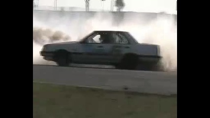 Nissan Skyline R31 burnout 