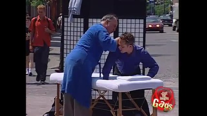 Скрита камера- Уличен масажист