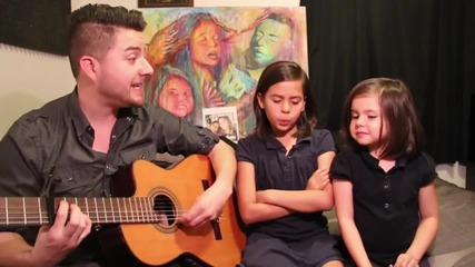 Баща и двете му сладки дъщери показват страхотен глас