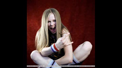 Старата щура Аврил| Аvril Lavigne - Alone [super pictures] * with lyrics *