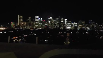 Торонто окъпан в светлини и слушаме HAVANA