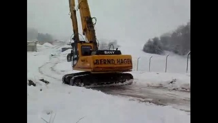 Верижен багер на лед 