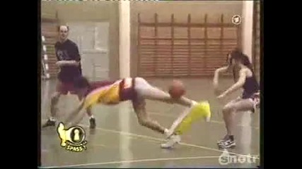 Момиче им сваля панталоните (rofl)