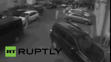 Russia: Gunmen flee in getaway car before police chase them down