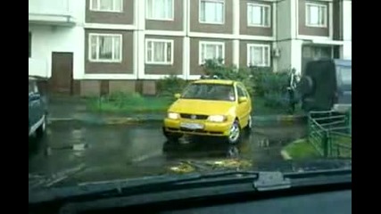 още един случаи на неграмотността на жените зад волана