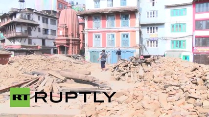 Непал: Разтревожените местни жители не спират да издирват близките си, Катманду