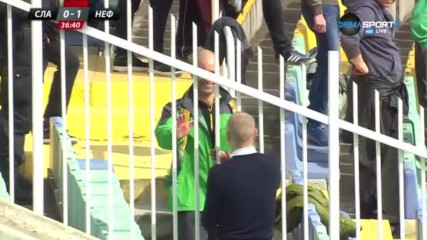 Феновете на Славия и Нефтохимик показаха, че може да има приятелство на стадиона
