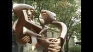 Парижки скулптор провокира с творбите си в Сен Жермен
