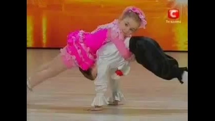 Две (малки) танцуващи деца !!!!