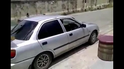 Влизане в кола със стил