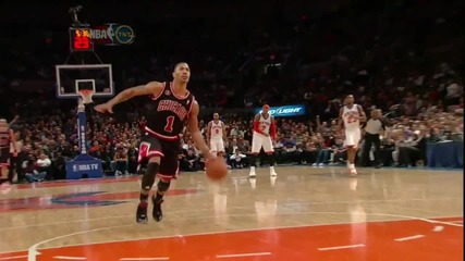 Derrick Rose's Double Clutch Reverse Dunk