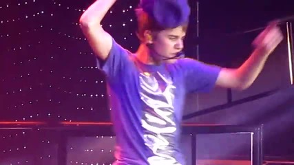 Justin Bieber изпълнява Runaway Love ( 20.03.11 - Манчестър ) 