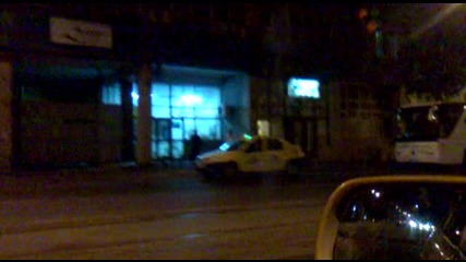 Горящ бус посред нощ в Букурещ