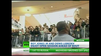Roy Jones Jr showing boxing skills to Moscow