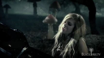 Страхотна! Avril Lavigne - Alice( Официално Видео)