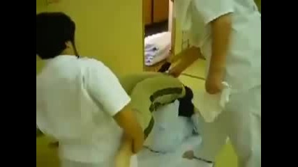 Китайци правят масаж!